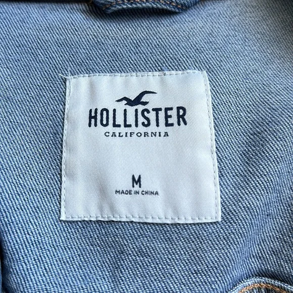 Medium sized Hollister Jean jacket with grey fleece sleeves and hoodie - Picture 3 of 3